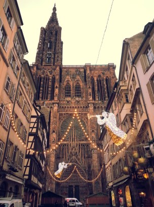 11-30-15-cathedrale-de-notre-dame-de-strasbourg-with-christmas-lights