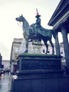 12-22-15-glasgow-statue-of-the-duke-of-wellington-in-front-of-the-gallery-of-modern-art