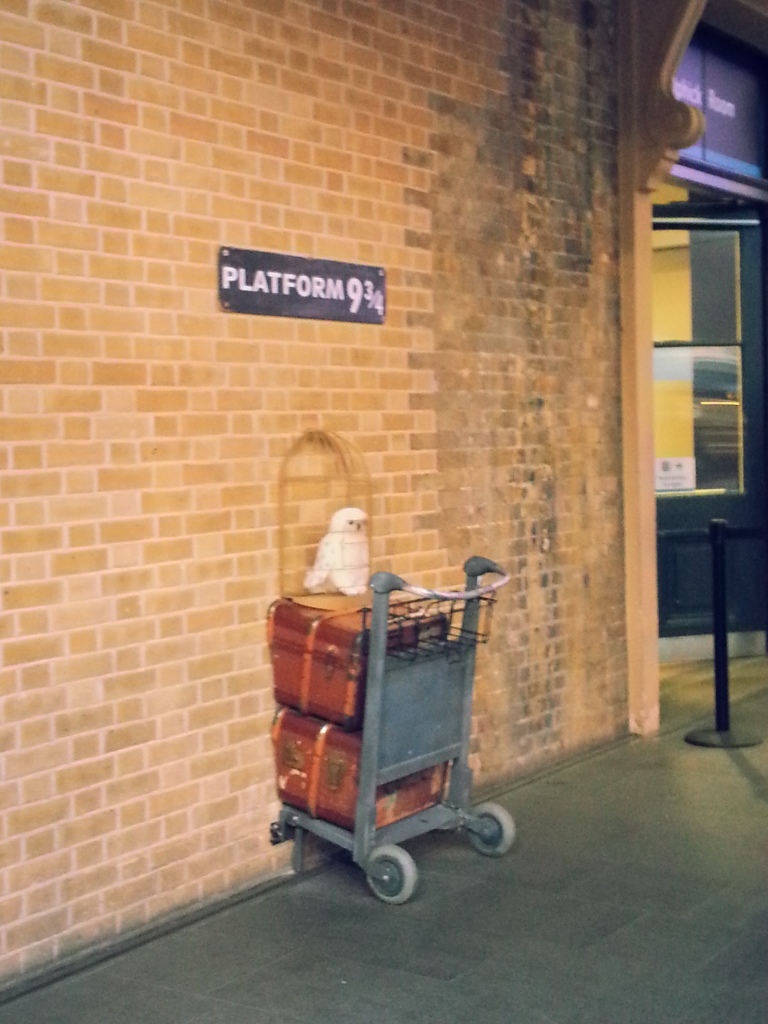 This image has an empty alt attribute; its file name is 12-29-15-london-platform-9-3-4-at-kings-cross.jpg