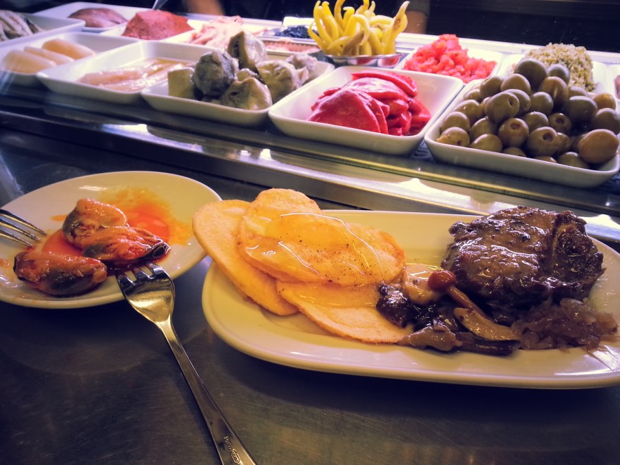 16-02-11-barcelona-tapas-at-quimet-y-quimet-pork-cheek-with-chips-and-mussels