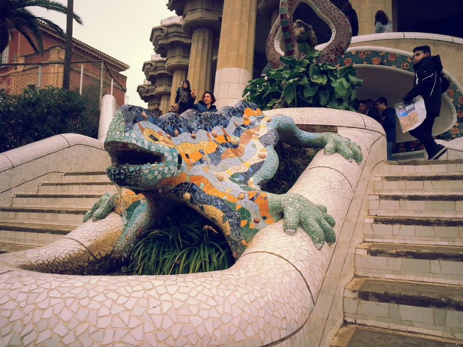 16-02-12-barcelona-dragon-statue