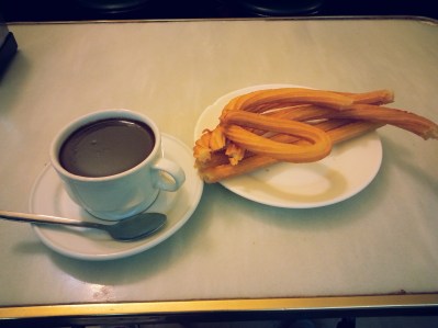 16-02-14-madrid-chocolate-con-churros-at-chocolateria-san-gines